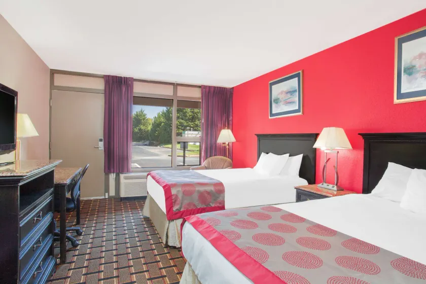 Ramada Hotel & Conference Center by Wyndham Edgewood - Image 1