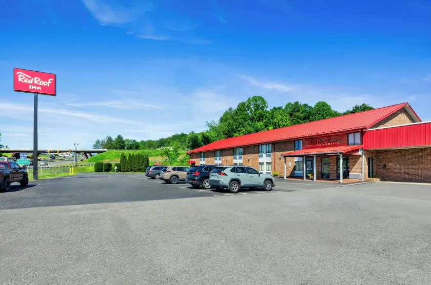 Red Roof Inn Hillsville - Image 1