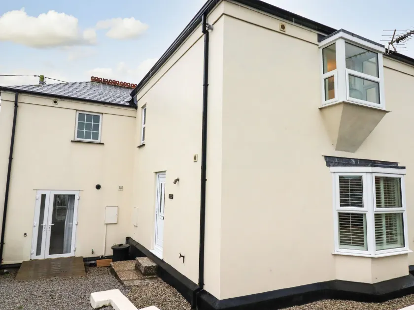 1 Old Talbot Cottages - Image 1