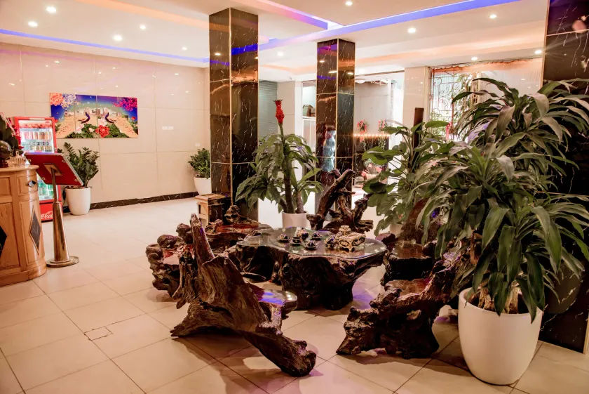 OYO 1143 Thu Giang Hotel - Image 1