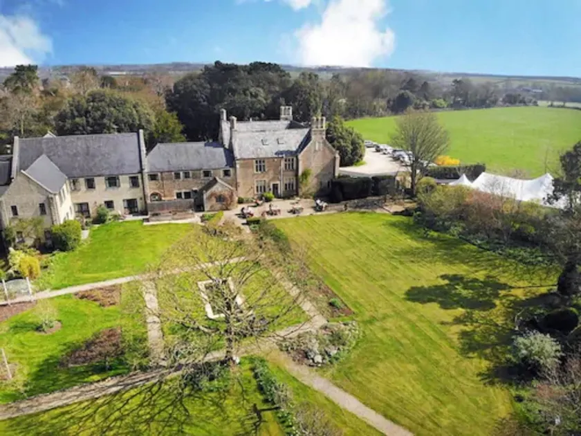 Stanton Manor Hotel - Image 1