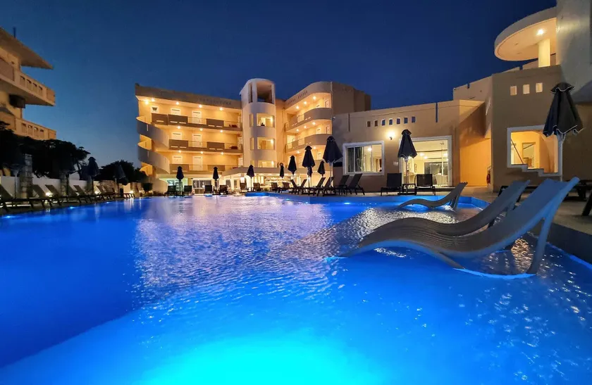 Sunny Bay Hotel - Image 1