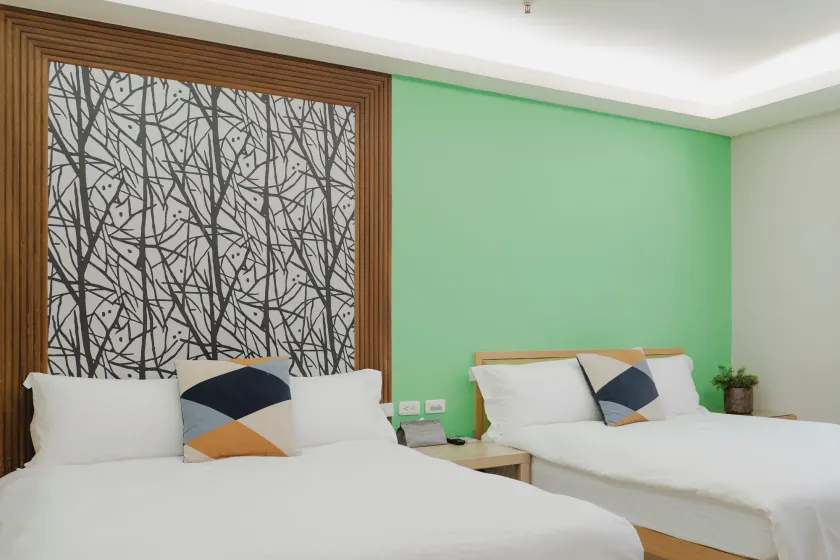 LJ Hotel - Image 1