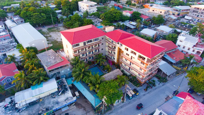 Tropical Palace Hotel - Image 1