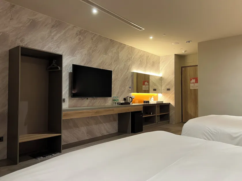 Saint Hostel - Image 1