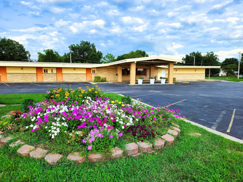 Countryside Inn Iola - Image 1