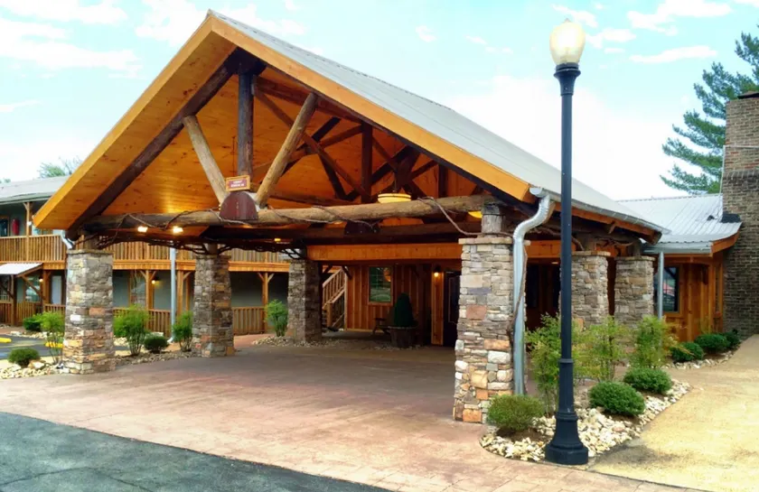 The Smoke House Lodge - Image 1