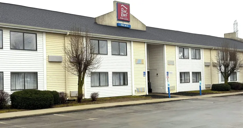 Red Roof Inn Kokomo - Image 1