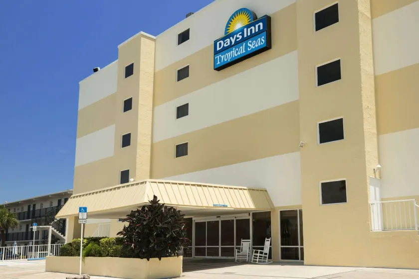 Days Inn by Wyndham Daytona Oceanfront - Image 1