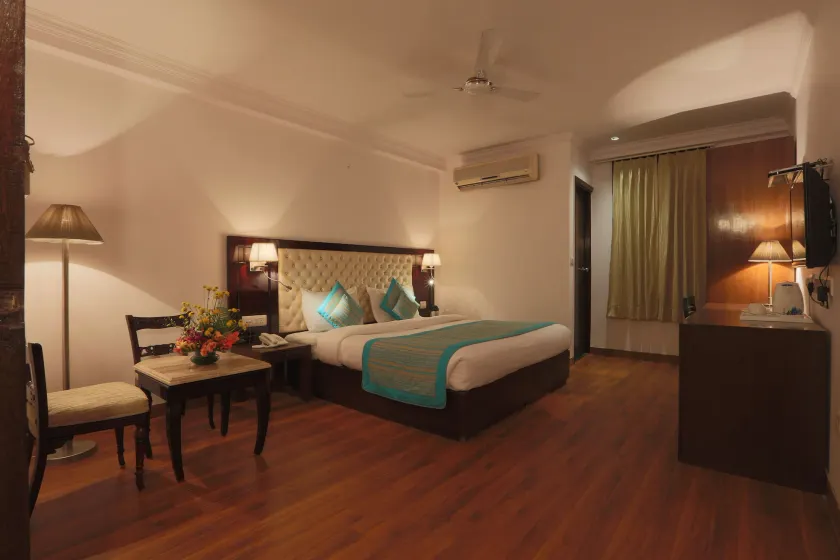 Hotel Waves - Image 1
