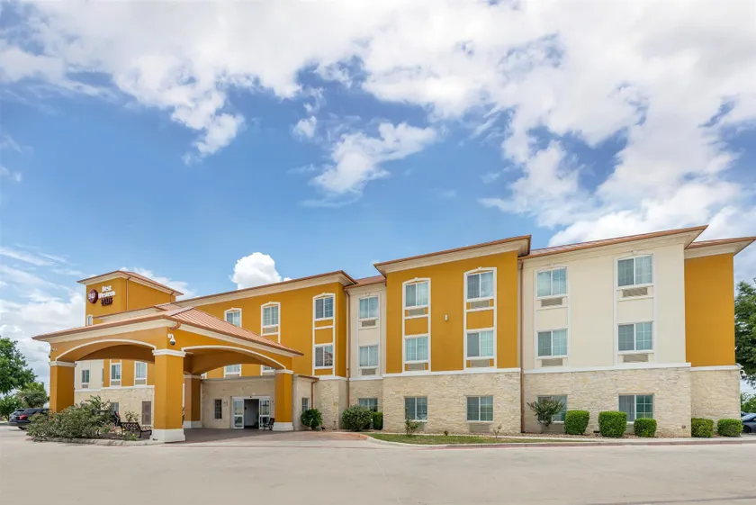 Best Western Plus San Antonio East Inn & Suites - Image 1