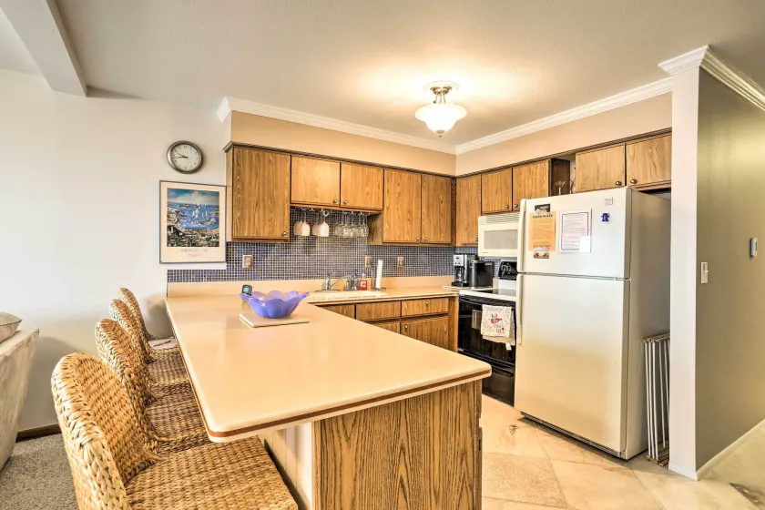 The Shores Condo w/ Beach Access < 2 Mi to Dtwn! - Innenbereich