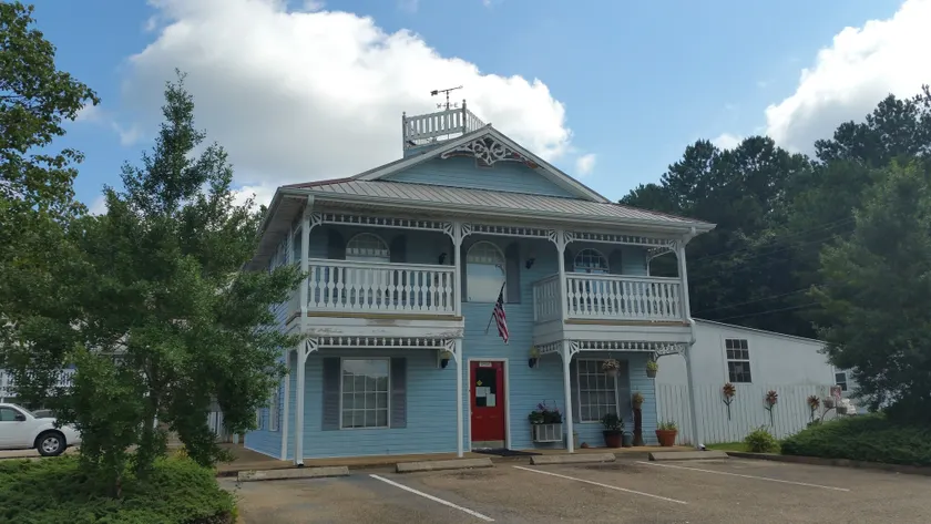 Victorian Inn - Image 1