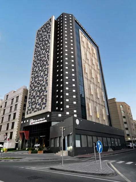 Al Mansour Plaza Hotel - Image 1