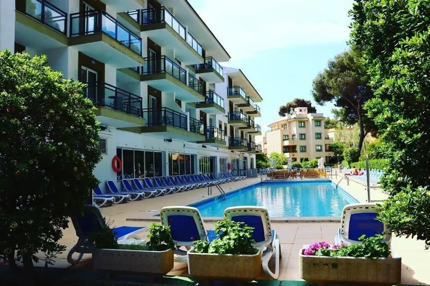 Guya Wave Hotel - Image 1