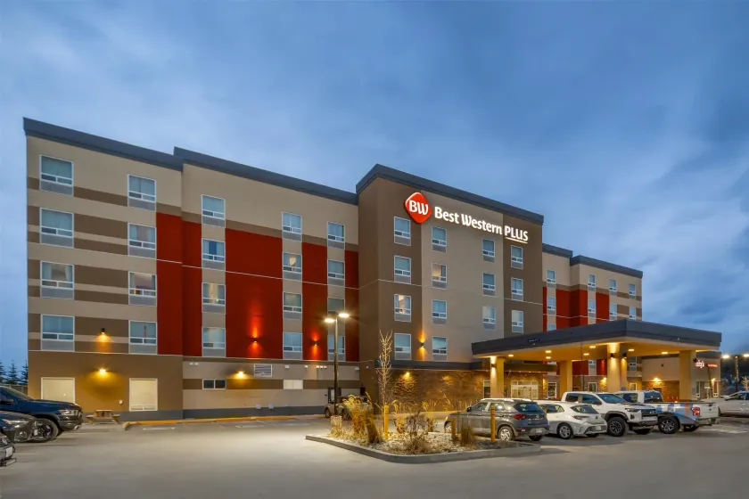 Best Western Plus Hinton Inn & Suites - Image 1