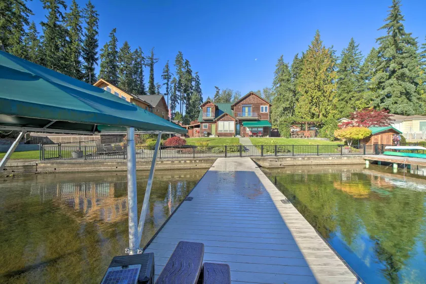 Lake Lovers Oasis: Hot Tub & Mt Rainier View! - Image 1