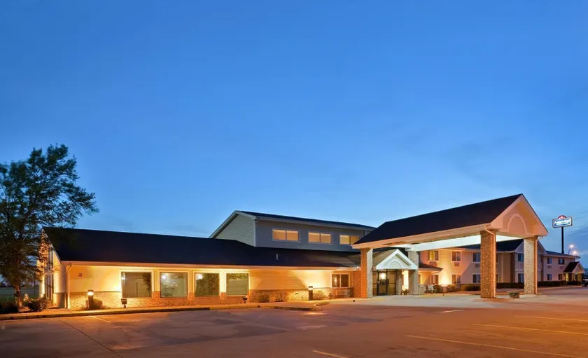AmericInn by Wyndham Marshall - Image 1