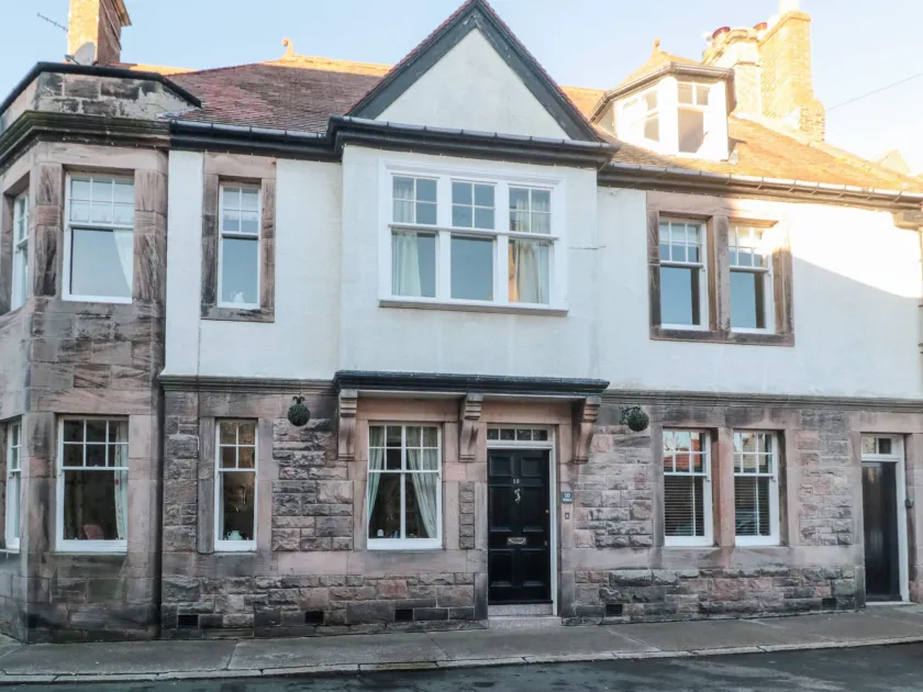 Iona 10 Palace Street East - Image 1