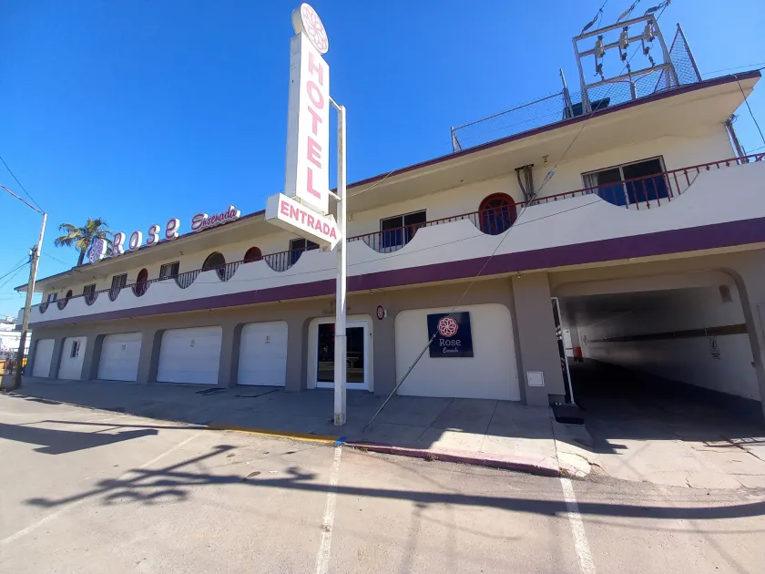 Hotel Rose Ensenada - Image 1