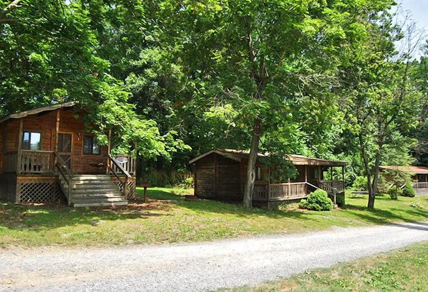 Robin Hill RV Resort & Campground - Caravan Park - Image 1