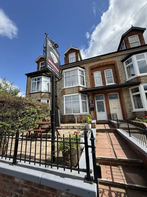 Diamonds Guest House - Image 1