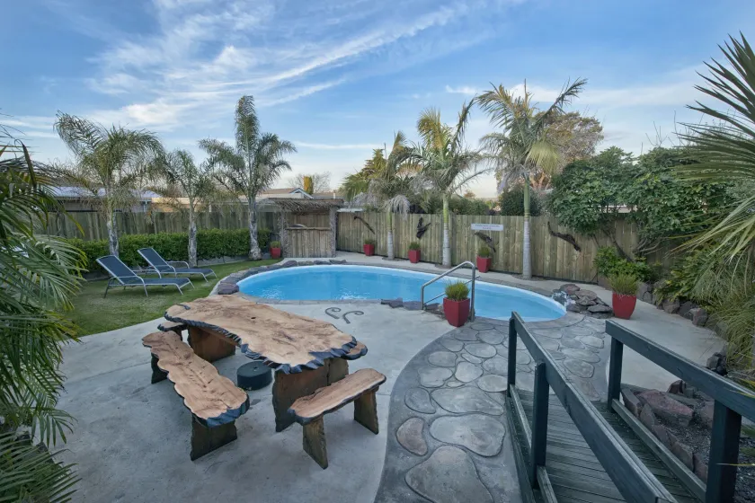 Sport Of Kings Motel - Image 1