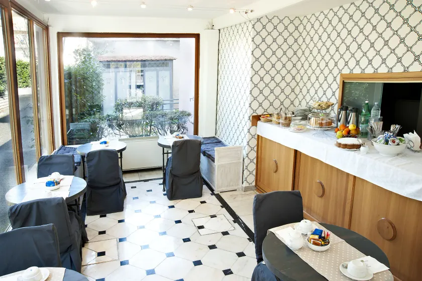 Hotel Arco Di Travertino - Image 1