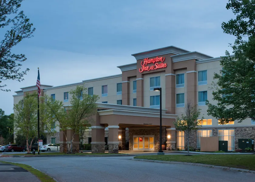 Hampton Inn & Suites Westford-Chelmsford - Image 1