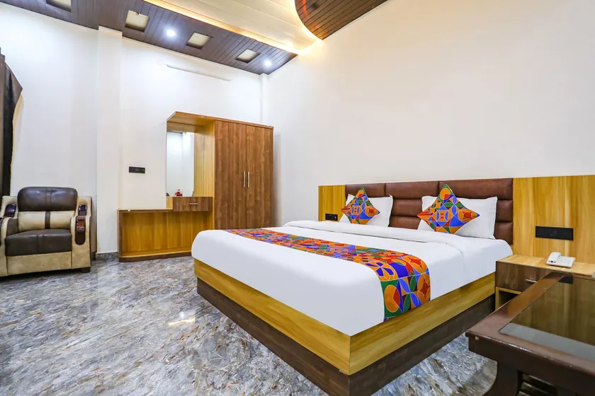 Hotel JB Square Ayodhya Near Ram Mandir, Airport & Ayodhya Cantt - Image 1