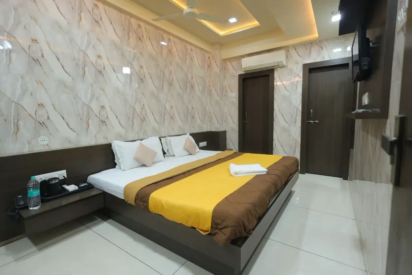 Hotel Hari Palace - Image 1