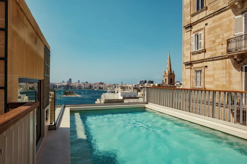 Romègas Hotel - Image 1