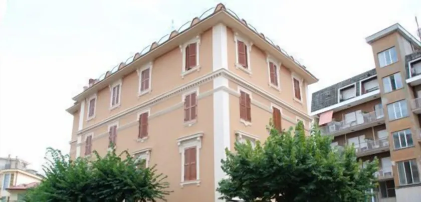 Hotel Iris Crillon - Image 1