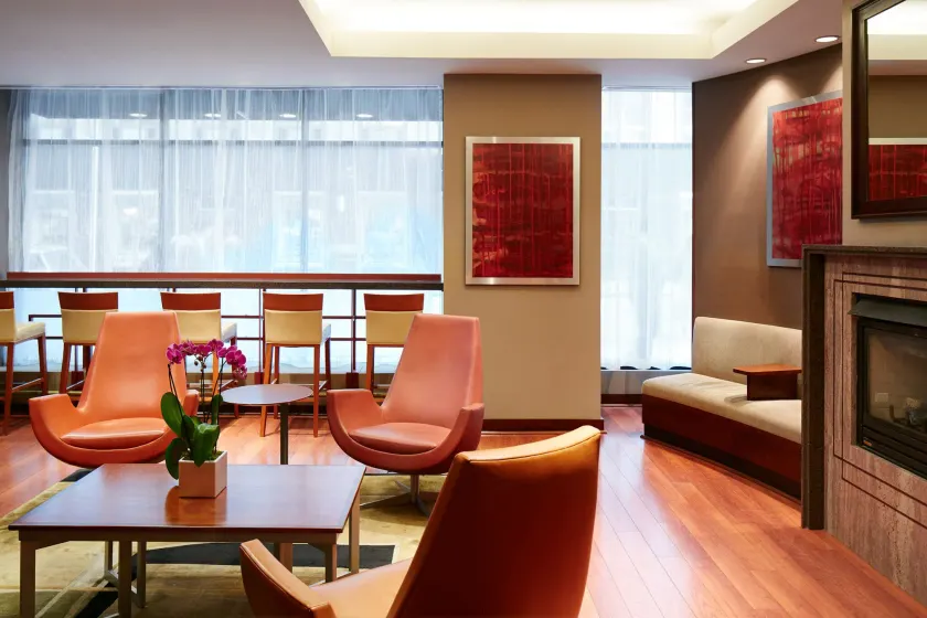 Central Loop Hotel - Image 1