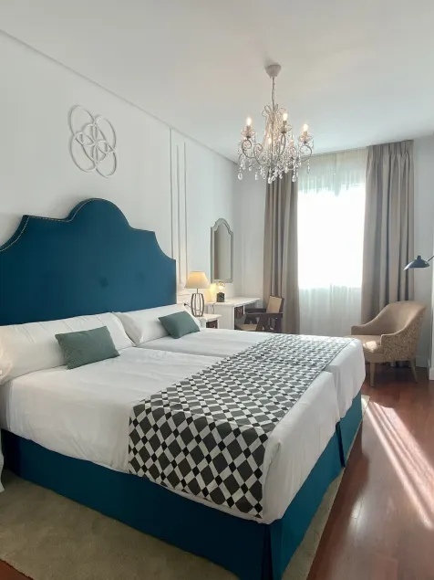 Hotel Derby Sevilla - Image 1