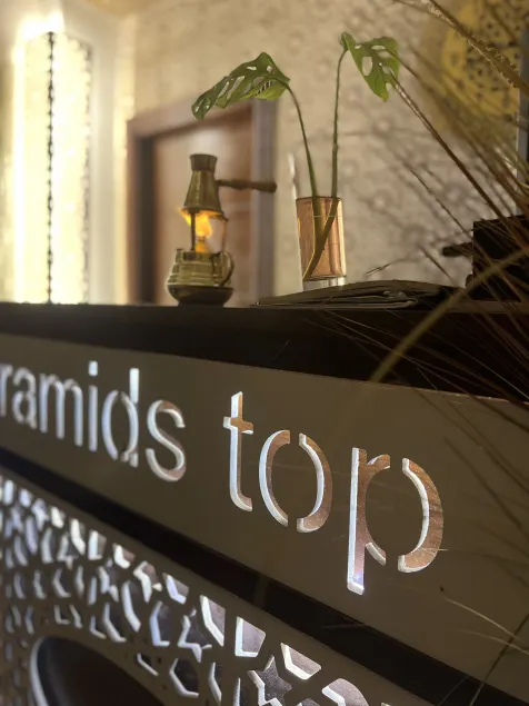 Pyramids top success result - Réception