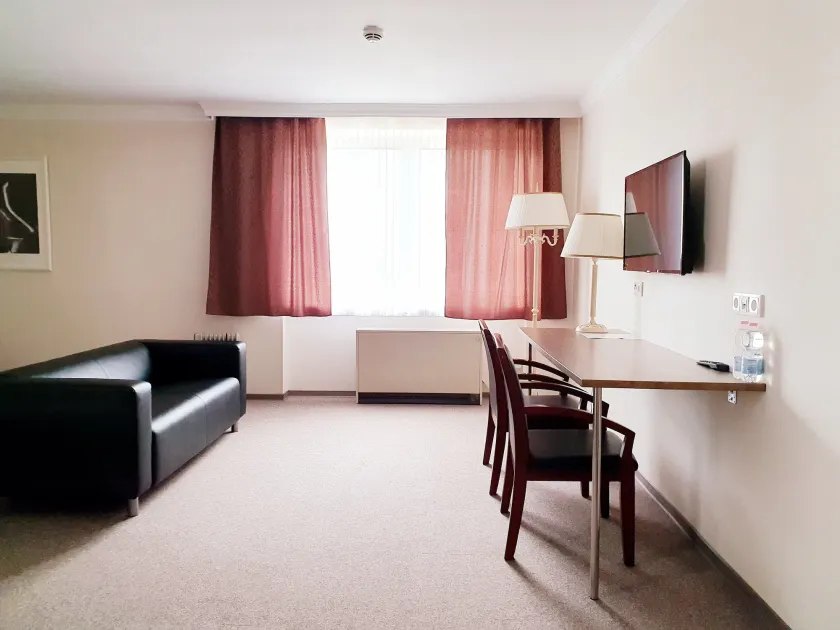 Hotel Pause - Free WiFi & Free Parking!! - Image 1
