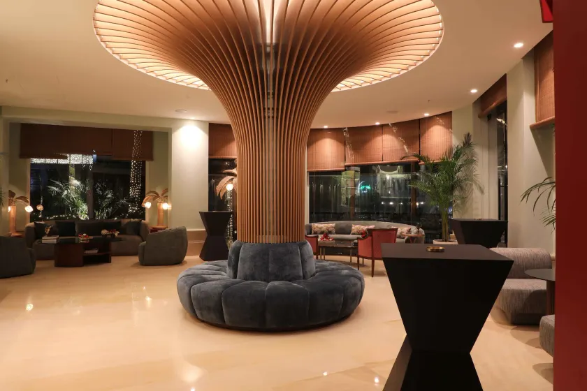 Warwick Palm Beach Hotel - Image 1