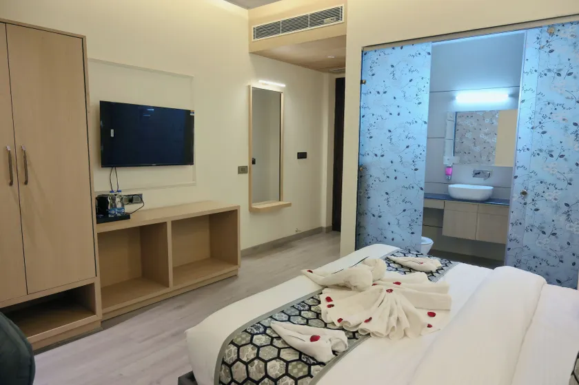 HOTEL CASA ROYALE - Image 1