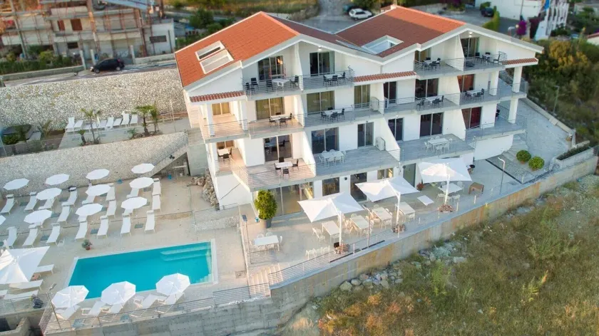 Santo Stefano Club - Image 1