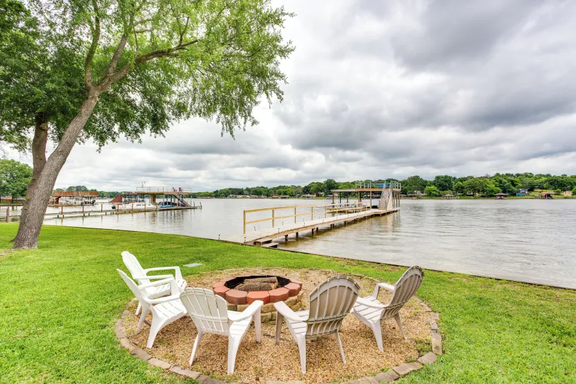 Hot Tub & Dock: Lakefront Mabank Home - Image 1