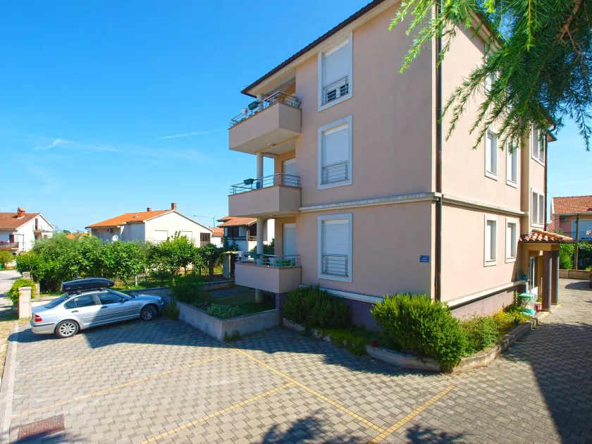 Apartment 1932 - Image 1