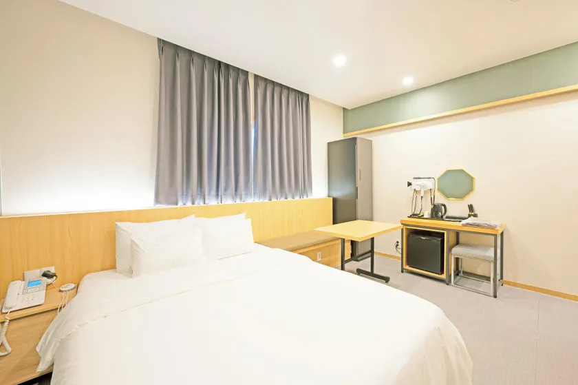 Hotel Leo - Image 1