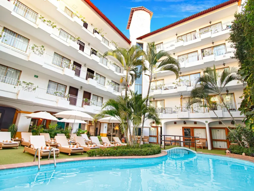 Los Arcos Suites - Image 1