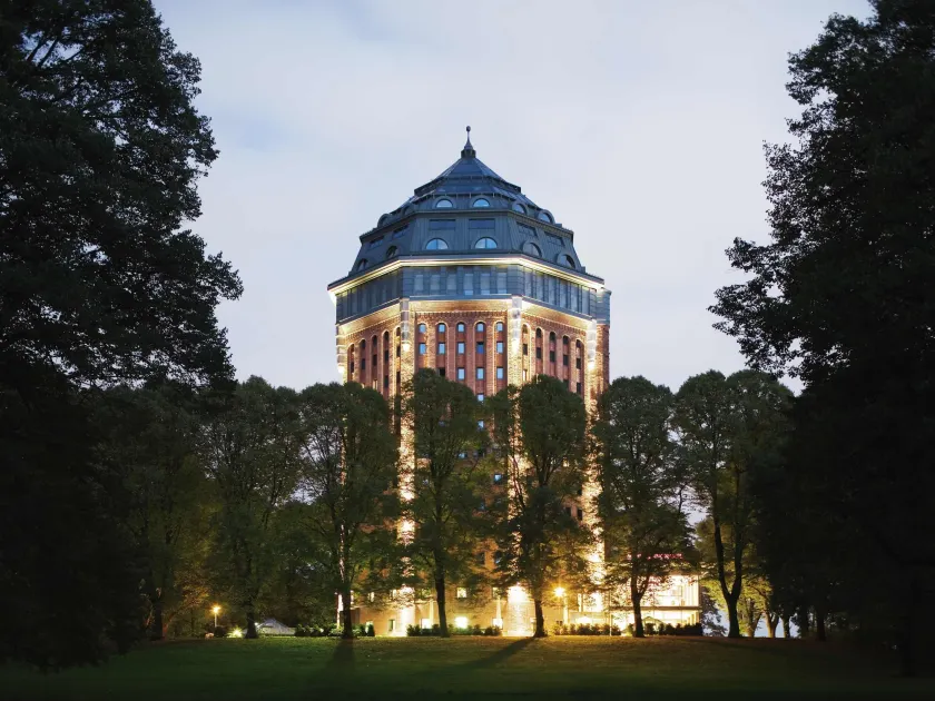 MÖVENPICK Hotel Hamburg City, historischer Wasserturm im Schanzenpark - Image 1