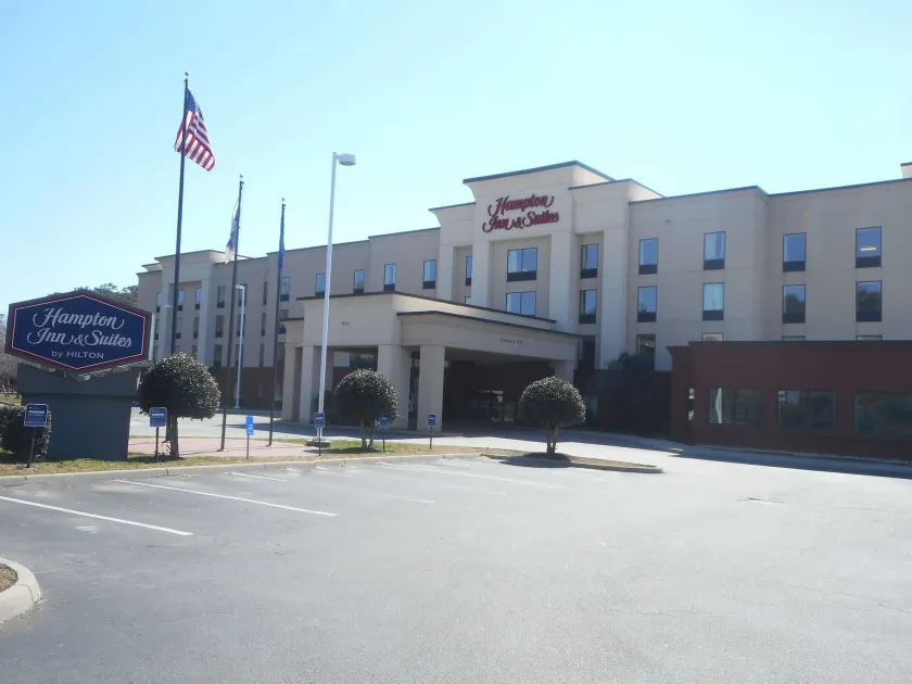 Hampton Inn & Suites Norfolk-Airport - Image 1
