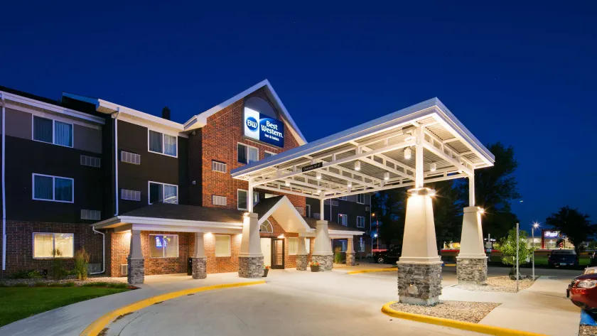 Best Western Harvest Inn & Suites - Image 1