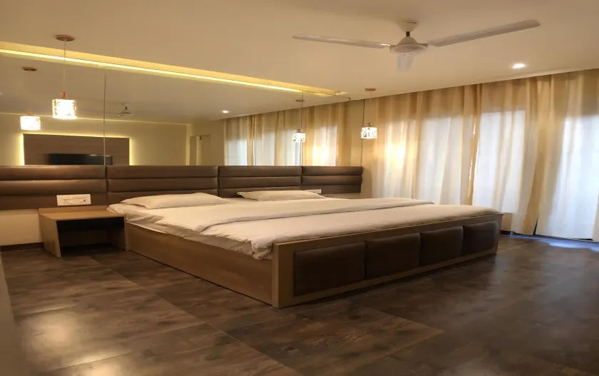 Solitaire Hotel - Image 1