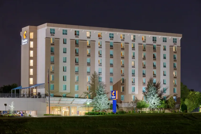 Comfort Inn & Suites Presidential - Image 1