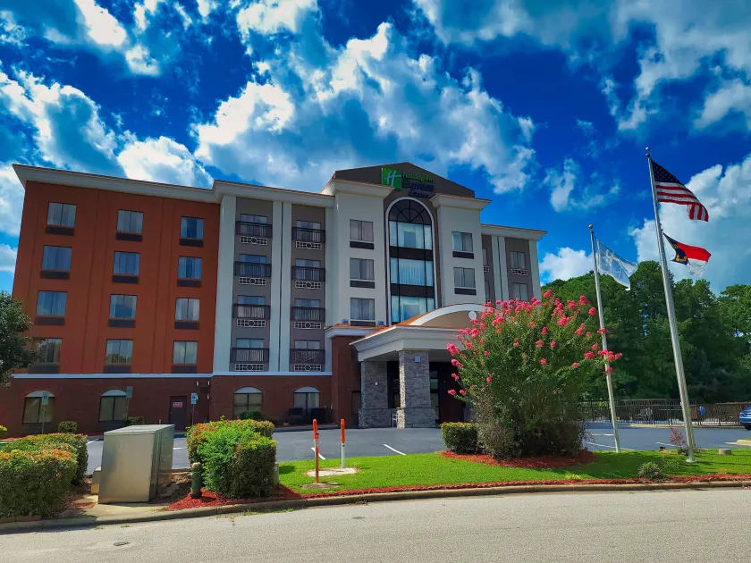 Holiday Inn Express & Suites Wilson-Downtown by IHG - Image 1